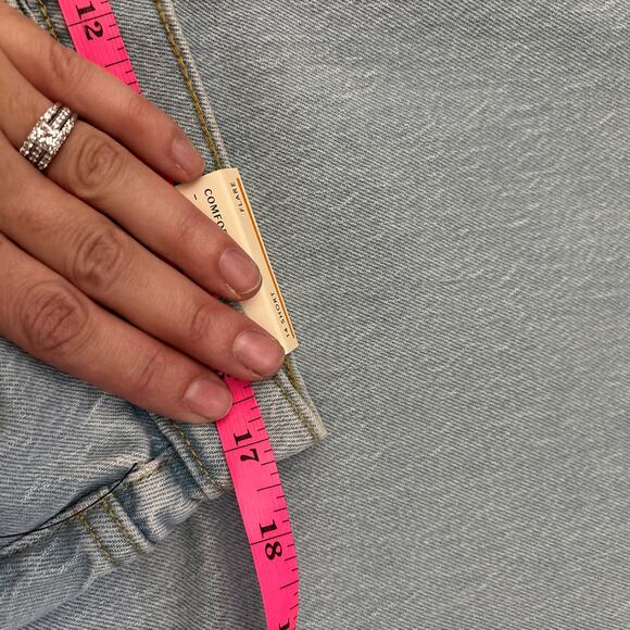 NWT Universal Thread High Rise Flare Leg Jeans Blue Light Wash Women's 14 Short - Picture 4 of 6